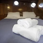 Tersane Iv Vincitore 4 Di Bruno Barbieri Hotel en barco Palermo