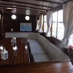 Tersane Iv Vincitore 4 Di Bruno Barbieri Hotel en barco