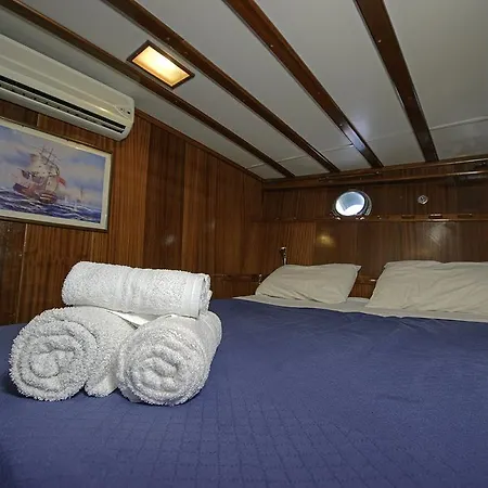 Bateau-hôtel Tersane Iv Vincitore 4 Di Bruno Barbieri 2*