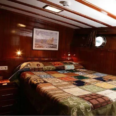 Tersane Iv Vincitore 4 Di Bruno Barbieri Bateau-hôtel Palerme