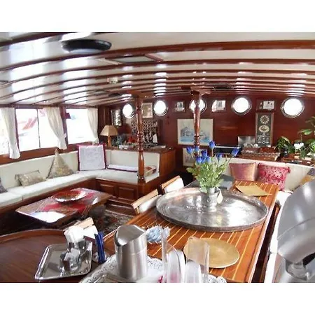 Bateau-hôtel Tersane Iv Vincitore 4 Di Bruno Barbieri Palerme