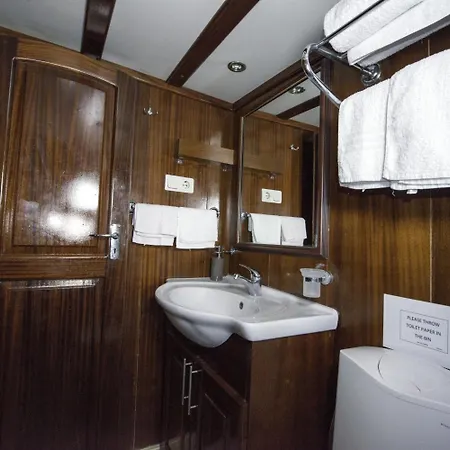 Tersane Iv Vincitore 4 Di Bruno Barbieri 船屋 巴勒莫