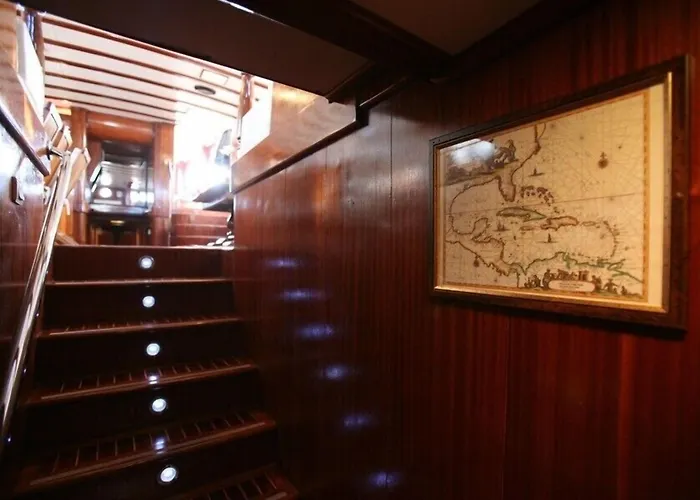 Tersane Iv Vincitore 4 Di Bruno Barbieri 보트호텔