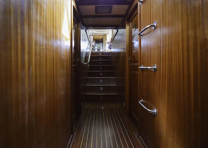 Tersane Iv Vincitore 4 Di Bruno Barbieri 보트호텔 2*