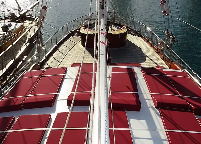 Tersane Iv Vincitore 4 Di Bruno Barbieri 보트호텔 2*