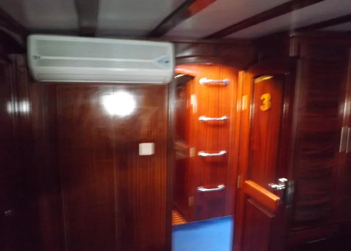 보트호텔 Tersane Iv Vincitore 4 Di Bruno Barbieri 팔레르모