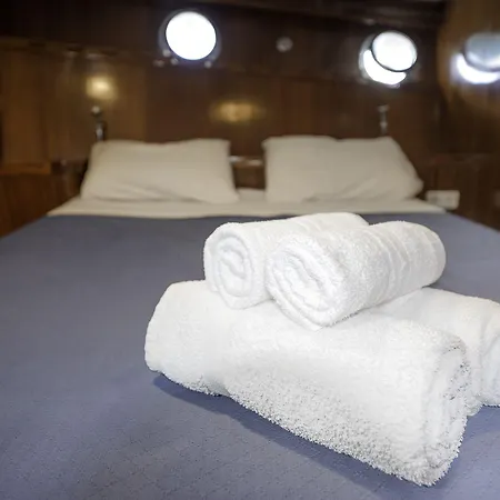 Tersane Iv Vincitore 4 Di Bruno Barbieri Úszó hotel Palermo