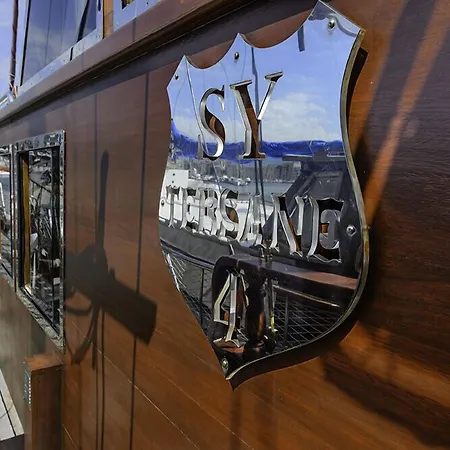 Tersane Iv Vincitore 4 Di Bruno Barbieri Úszó hotel