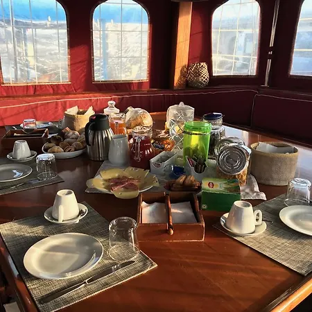 Úszó hotel Tersane Iv Vincitore 4 Di Bruno Barbieri 2*